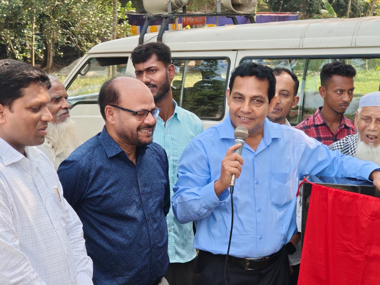 মাননীয় অতিরিক্ত সচিব মোঃ বাবুল মিঞা মাইক্রোফোনে বক্তব্য প্রদান করছেন
