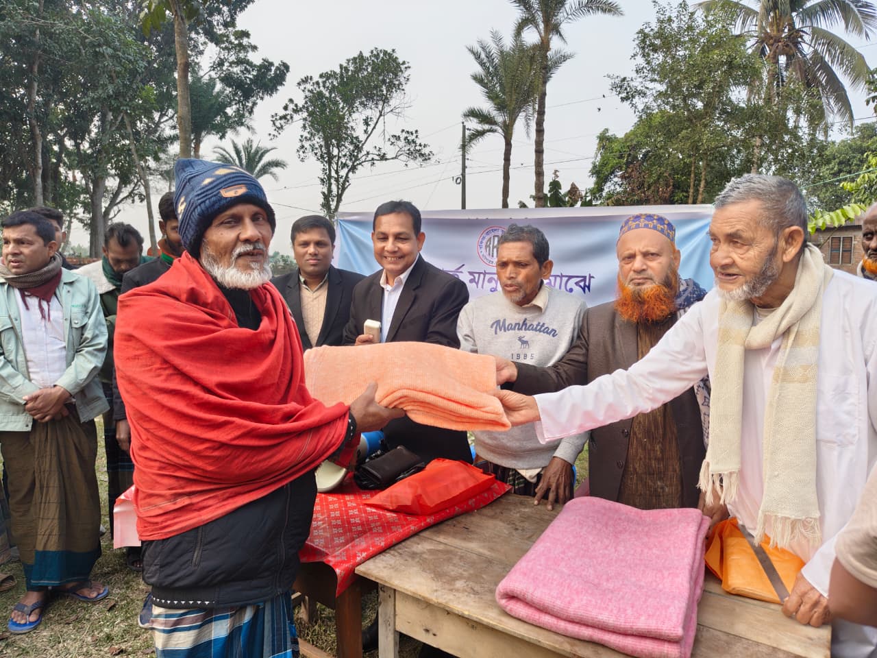 Blanket distribution event photo 2
