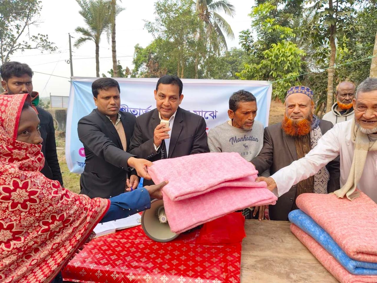 Blanket distribution event photo 4